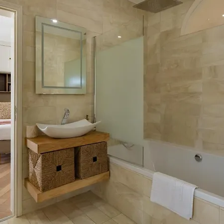 Villa Portuguese Mansion Close To Marina, Golf And Beach. *