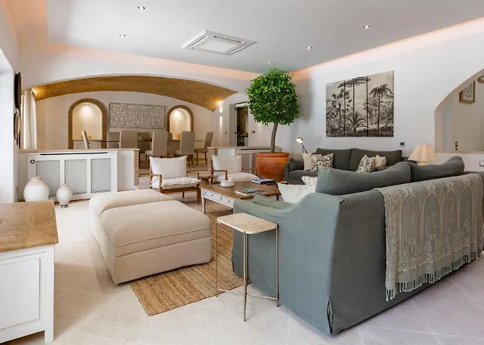 Portuguese Mansion Close To Marina, Golf And Beach. 빌라 빌라모라