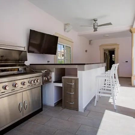 Portuguese Mansion Close To Marina, Golf And Beach. * Vilamoura