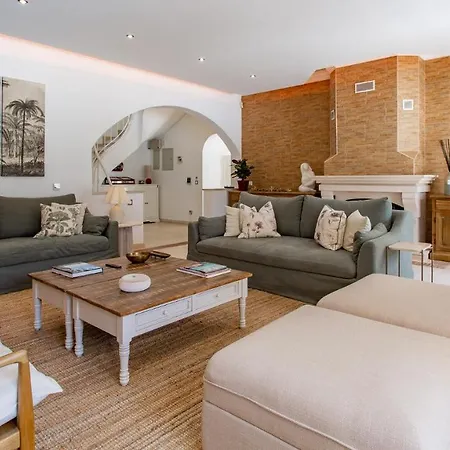 Villa Portuguese Mansion Close To Marina, Golf And Beach.