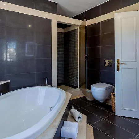 Portuguese Mansion Close To Marina, Golf And Beach. *