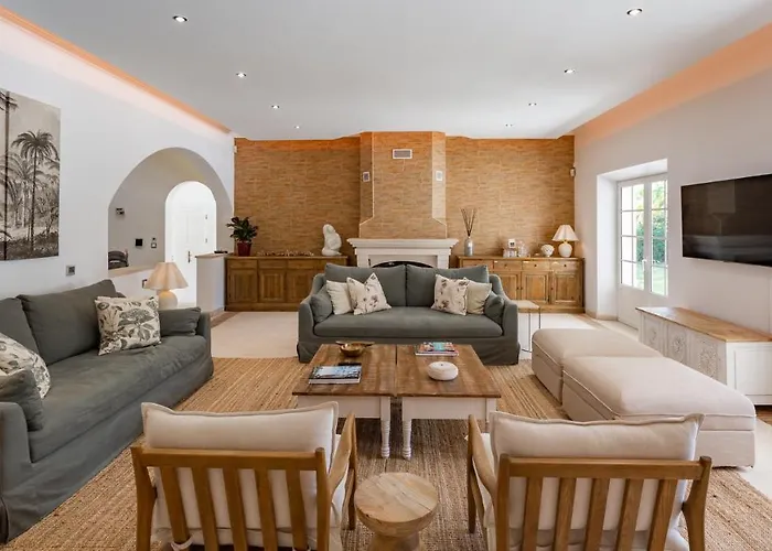 Portuguese Mansion Close To Marina, Golf And Beach. *