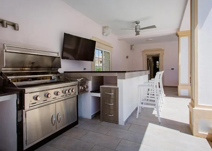 Portuguese Mansion Close To Marina, Golf And Beach. * Vilamoura
