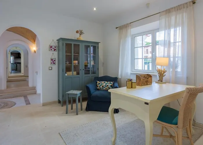 Villa Portuguese Mansion Close To Marina, Golf And Beach.